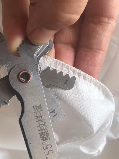 使い捨て防護服、PP 医療用隔離ガウン 伸縮性とニットの袖口